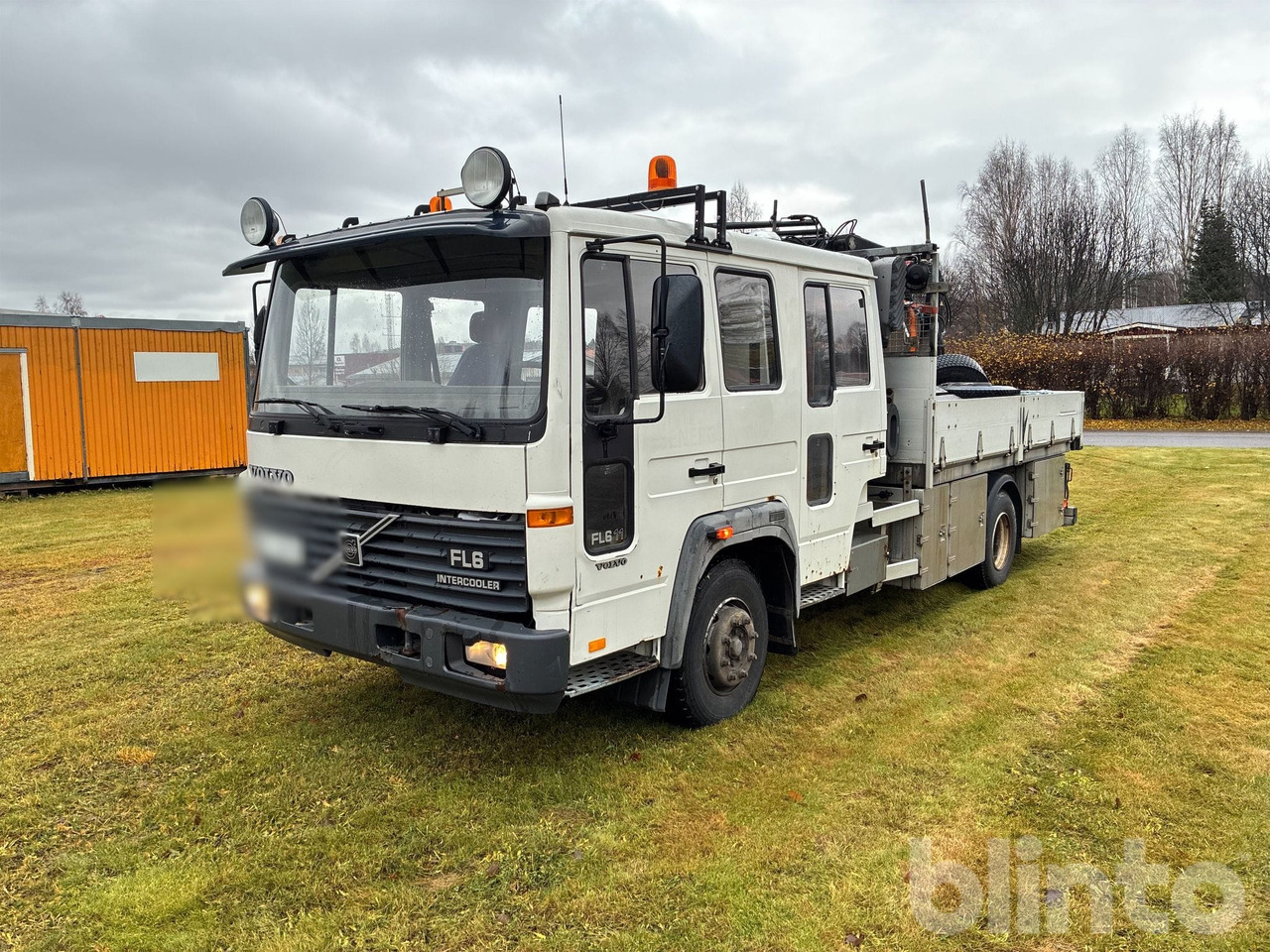 VOLVO FL611 4X2 - Грузовик бортовой/ Платформа, Автоманипулятор: фото 1 VOLVO FL611 4X2 - Грузовик бортовой/ Платформа, Автоманипулятор: фото 1