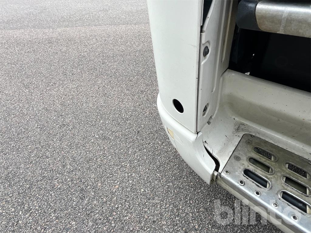 Грузовик с закрытым кузовом VOLVO FM-300 4X2: фото 35