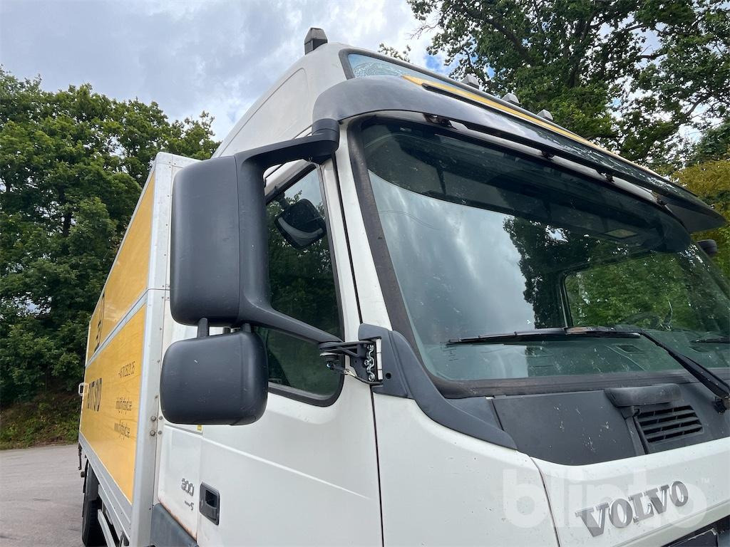 Грузовик с закрытым кузовом VOLVO FM-300 4X2: фото 47