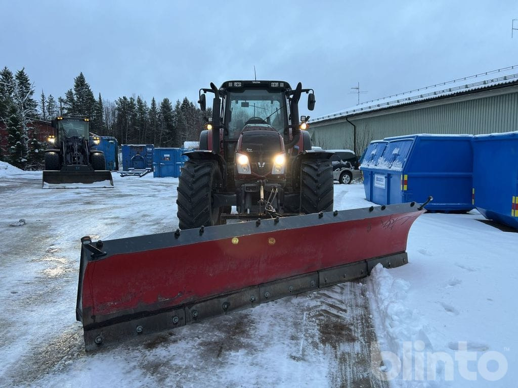 Valtra T213 med plogutrustning - Трактор: фото 3 Valtra T213 med plogutrustning - Трактор: фото 3