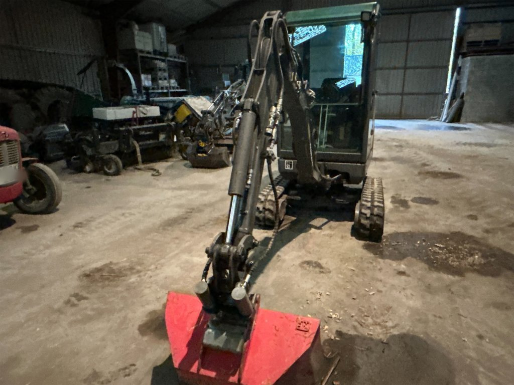 Volvo EC180c - Мини-экскаватор: фото 2 Volvo EC180c - Мини-экскаватор: фото 2