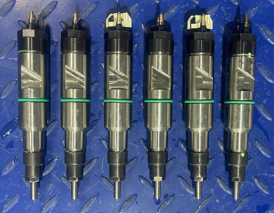 LIEBHERR Injector 600D1 10138687 - Распределитель впрыска для Строительной техники: фото 1 LIEBHERR Injector 600D1 10138687 - Распределитель впрыска для Строительной техники: фото 1