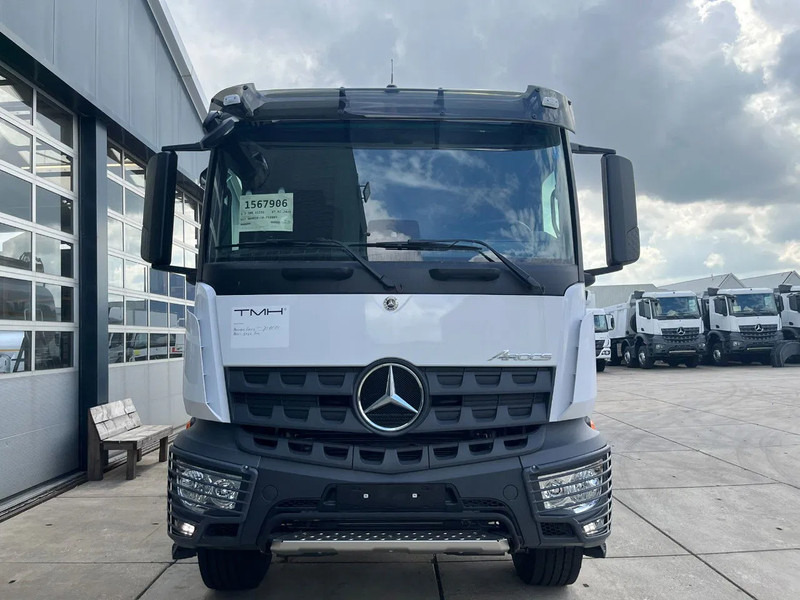 Mercedes-Benz Arocs 4040 6x6 Water Tank Truck - Грузовик-цистерна: фото 5 Mercedes-Benz Arocs 4040 6x6 Water Tank Truck - Грузовик-цистерна: фото 5
