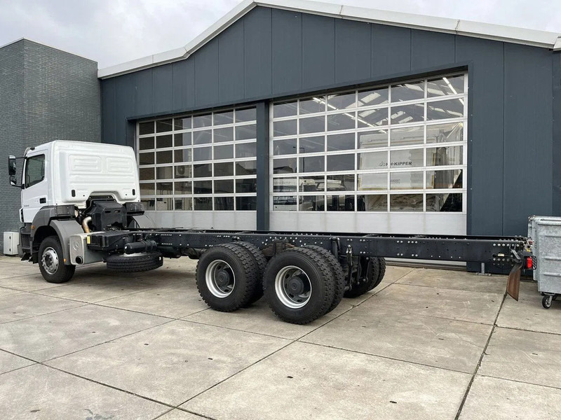Mercedes-Benz Axor 3344 6x4 Chassis Cabin - Грузовик-шасси: фото 3 Mercedes-Benz Axor 3344 6x4 Chassis Cabin - Грузовик-шасси: фото 3