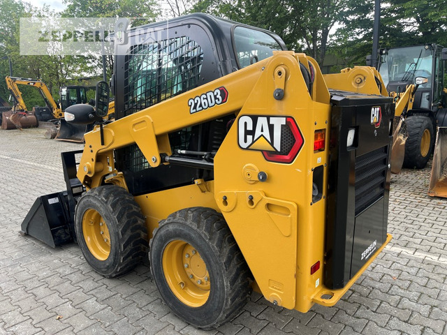 Cat 226D - Мини-погрузчик с бортовым поворотом: фото 5 Cat 226D - Мини-погрузчик с бортовым поворотом: фото 5