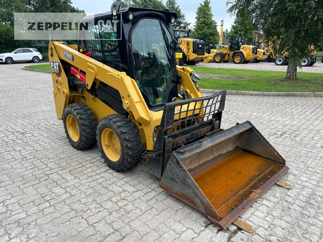 Cat 226D - Мини-погрузчик с бортовым поворотом: фото 1 Cat 226D - Мини-погрузчик с бортовым поворотом: фото 1