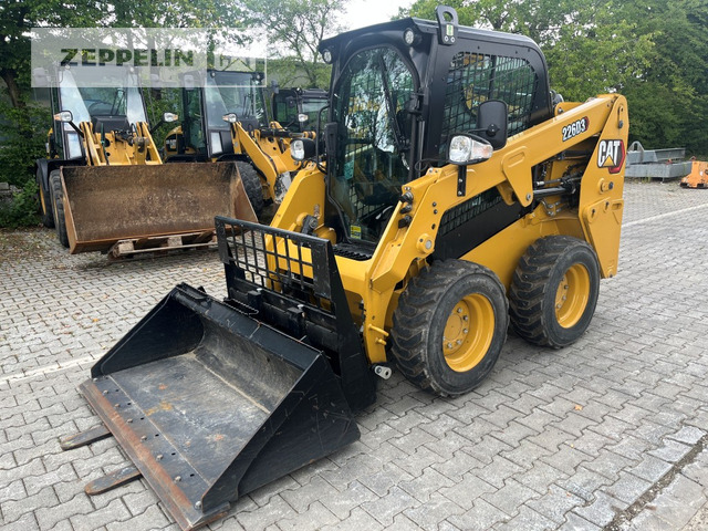 Cat 226D - Мини-погрузчик с бортовым поворотом: фото 1 Cat 226D - Мини-погрузчик с бортовым поворотом: фото 1