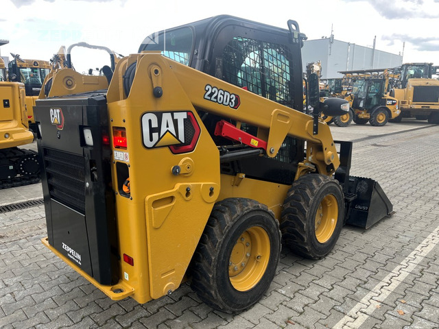 Cat 226D - Мини-погрузчик с бортовым поворотом: фото 4 Cat 226D - Мини-погрузчик с бортовым поворотом: фото 4