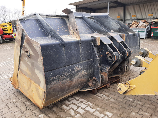 Колёсный погрузчик Cat 982M: фото 10