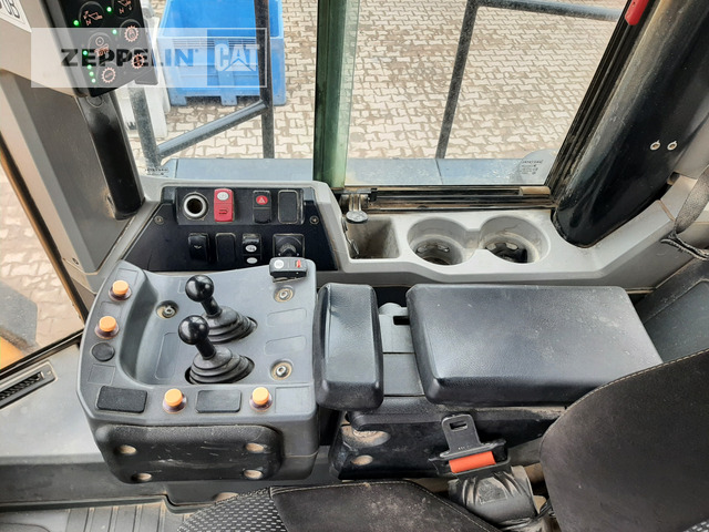 Колёсный погрузчик Cat 982M: фото 37