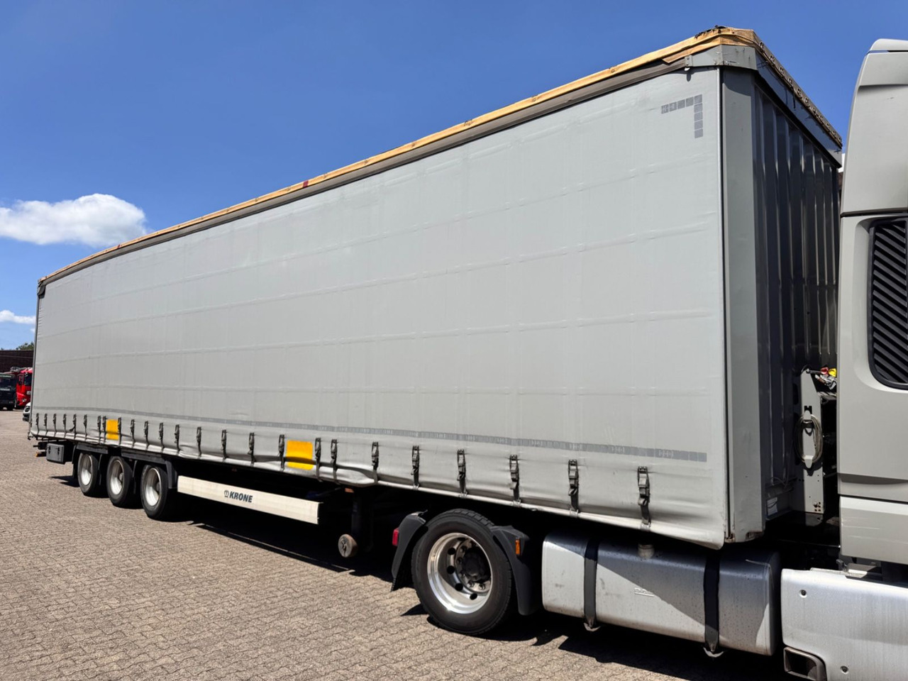 Krone SD Curtainsider MEGA Jumbo XL Zert Getränke etc - Тентованный полуприцеп: фото 1 Krone SD Curtainsider MEGA Jumbo XL Zert Getränke etc - Тентованный полуприцеп: фото 1