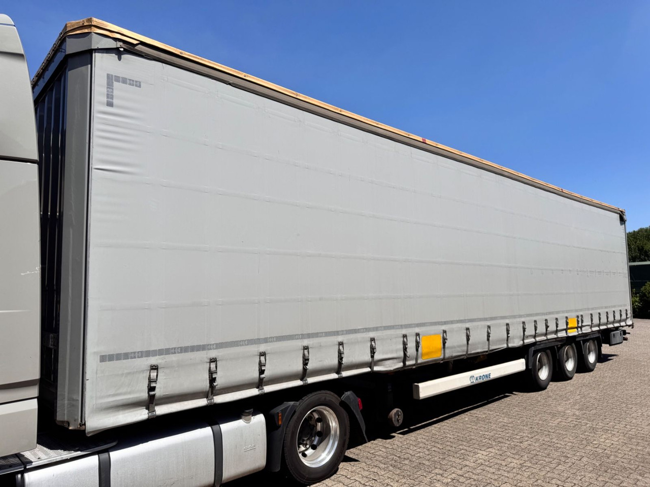 Krone SD Curtainsider MEGA Jumbo XL Zert Getränke etc - Тентованный полуприцеп: фото 5 Krone SD Curtainsider MEGA Jumbo XL Zert Getränke etc - Тентованный полуприцеп: фото 5