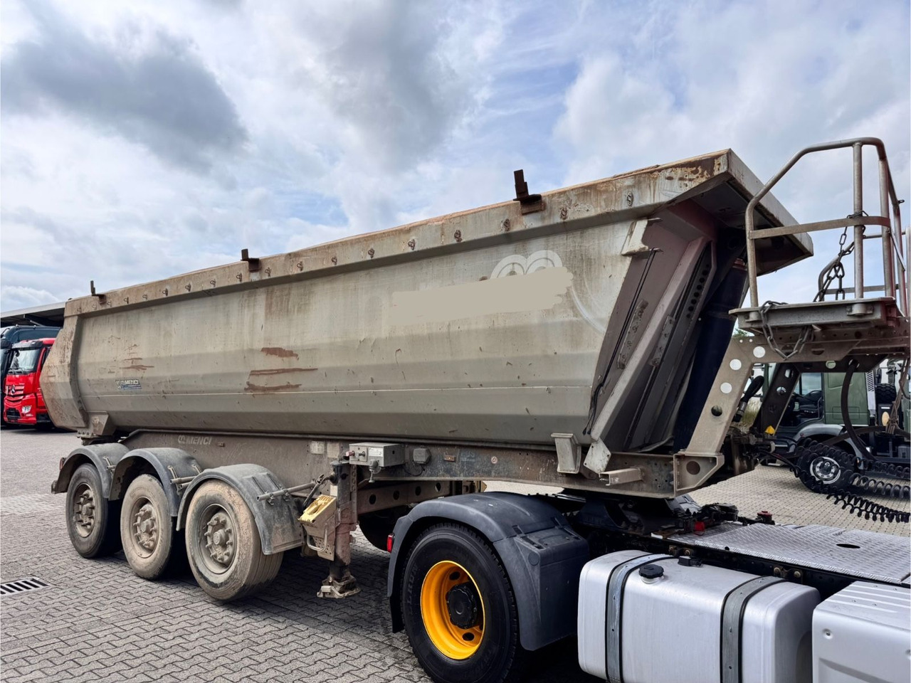 Menci SA700R Kipper Mulde 27m³ Lift Stahl Stück - Самосвальный полуприцеп: фото 2 Menci SA700R Kipper Mulde 27m³ Lift Stahl Stück - Самосвальный полуприцеп: фото 2