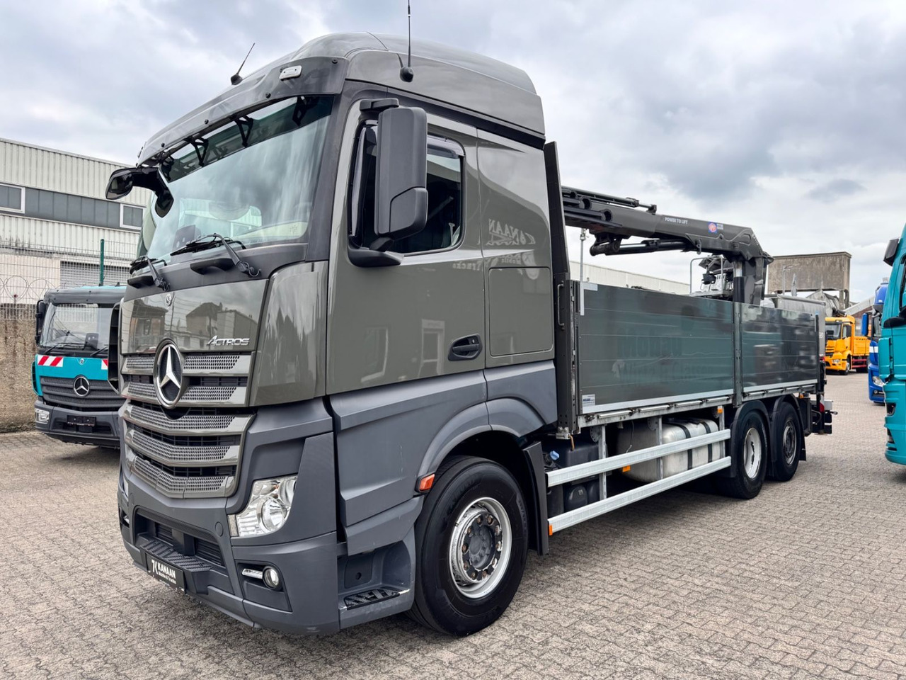 Mercedes-Benz 2545 Actros 4 Baustoffkran HMF Hochdach - Автоманипулятор: фото 3 Mercedes-Benz 2545 Actros 4 Baustoffkran HMF Hochdach - Автоманипулятор: фото 3