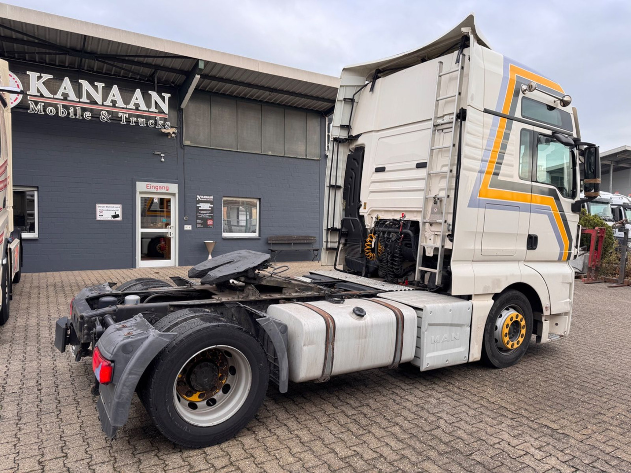 MAN TGX 18.440 4x2 LLS-U LowLiner XXL - Тягач: фото 4 MAN TGX 18.440 4x2 LLS-U LowLiner XXL - Тягач: фото 4