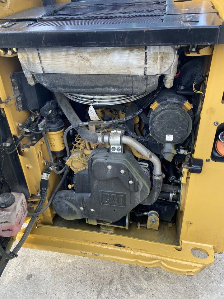 CAT 226 D3 (5867)  - Мини-погрузчик с бортовым поворотом: фото 5 CAT 226 D3 (5867)  - Мини-погрузчик с бортовым поворотом: фото 5