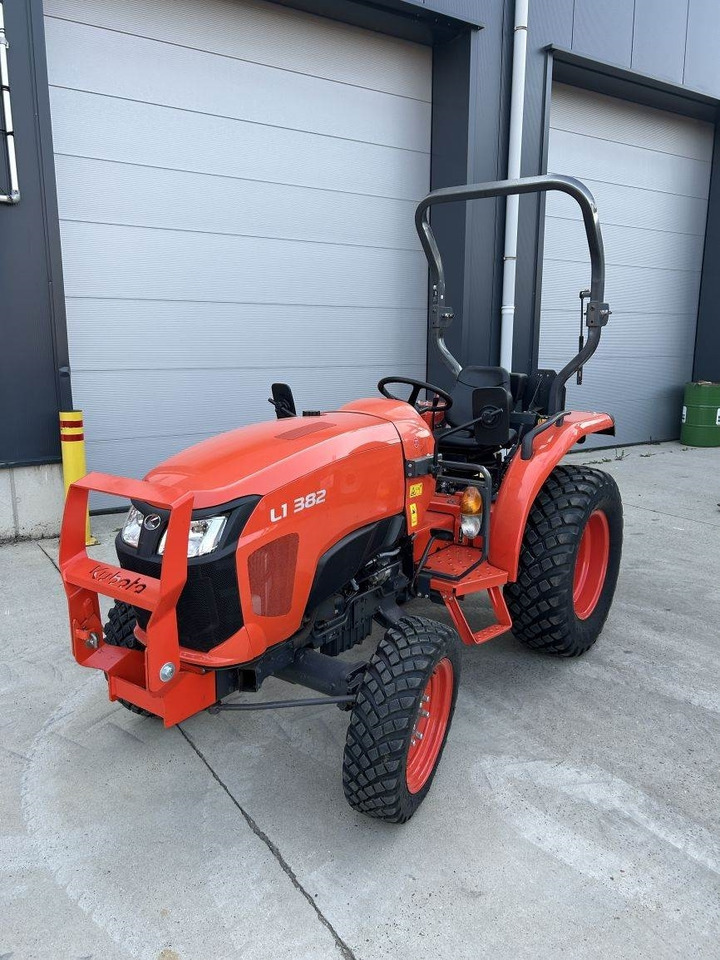 Kubota L1-382 (5278) - Коммунальный трактор: фото 3 Kubota L1-382 (5278) - Коммунальный трактор: фото 3