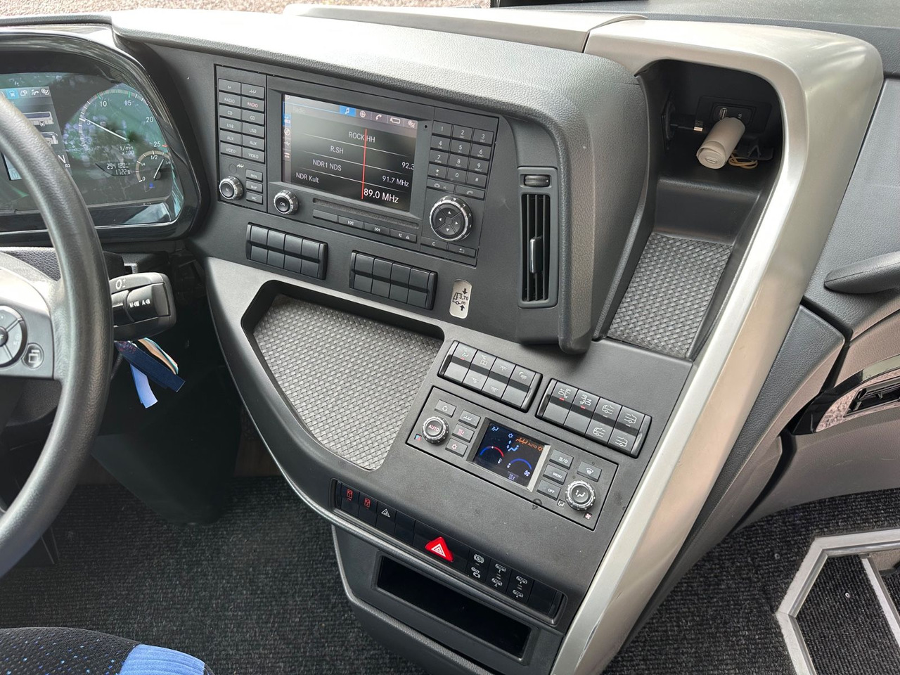 Туристический автобус Mercedes-Benz Tourismo E 16 RHD-M/2A (wenig Km*TOP*61 Sitze): фото 15 Туристический автобус Mercedes-Benz Tourismo E 16 RHD-M/2A (wenig Km*TOP*61 Sitze): фото 15